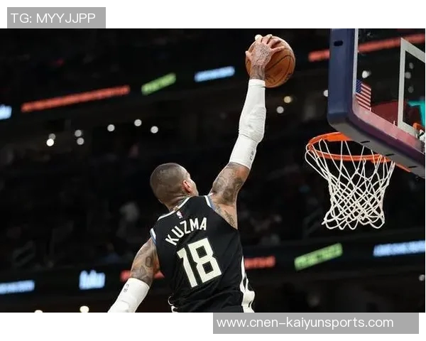 库兹马半场表现抢眼10投6中贡献13分6篮板2助攻并抢下3前场板